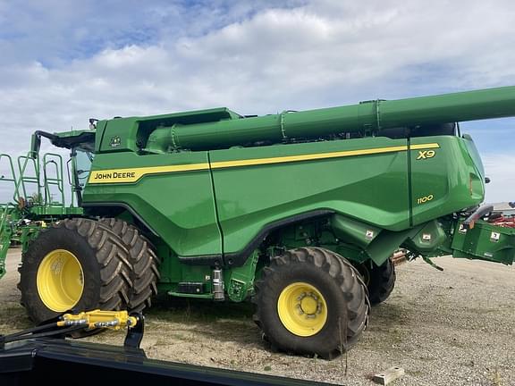 Image of John Deere X9 1100 equipment image 1