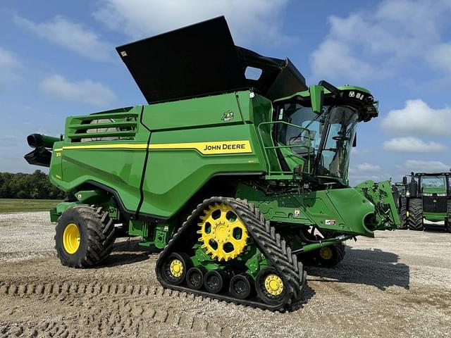 Image of John Deere X9 1100 equipment image 1