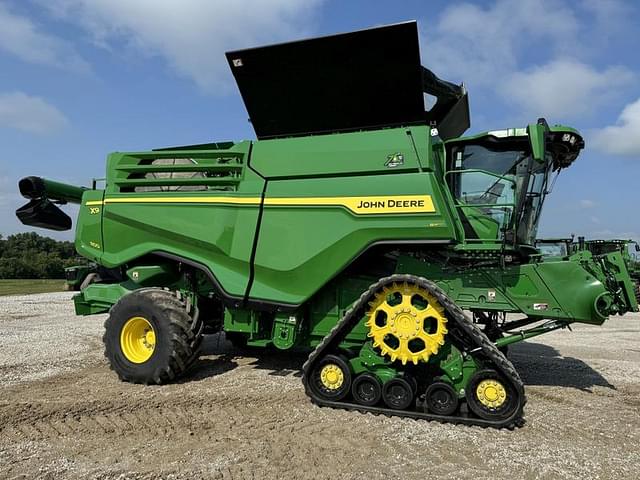 Image of John Deere X9 1100 equipment image 2