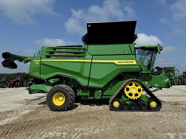 Image of John Deere X9 1100 equipment image 3