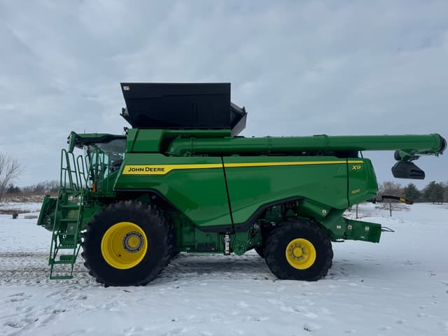 Image of John Deere X9 1100 equipment image 2