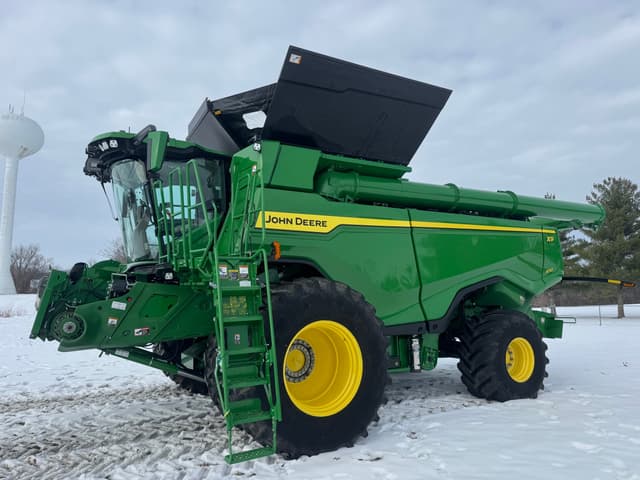 Image of John Deere X9 1100 equipment image 1