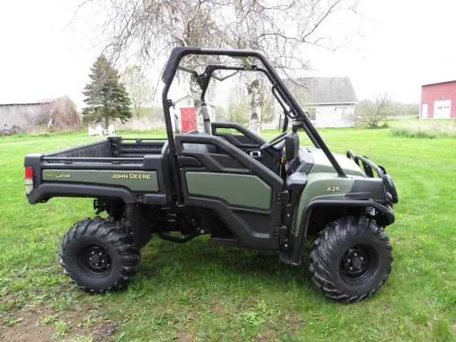 Image of John Deere XUV 625i equipment image 3