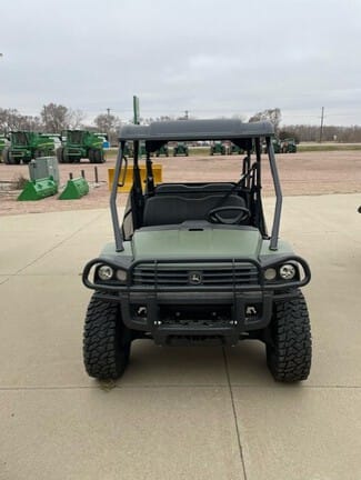John Deere XUV 825M Equipment Image0