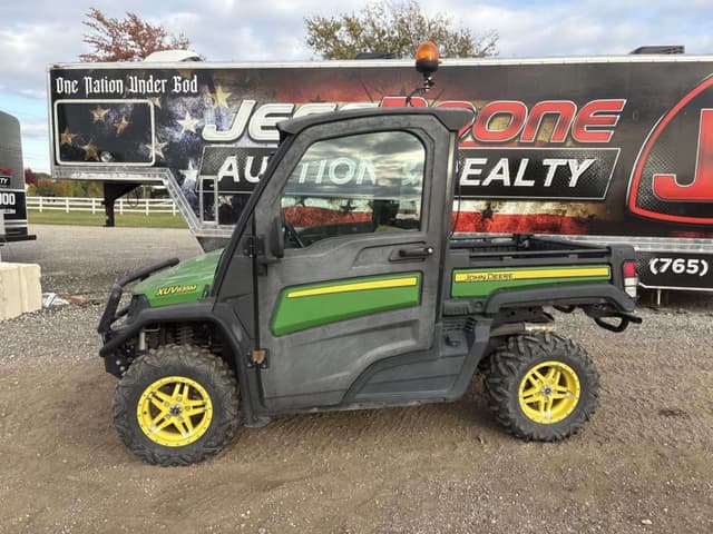 Image of John Deere XUV 835M equipment image 1