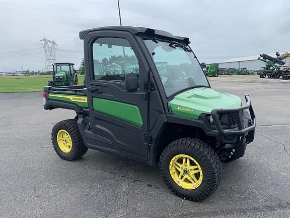 Image of John Deere XUV 835M equipment image 1