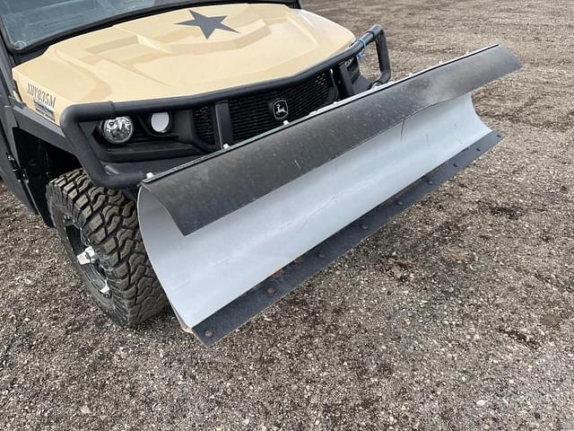 Image of John Deere XUV 835M equipment image 4