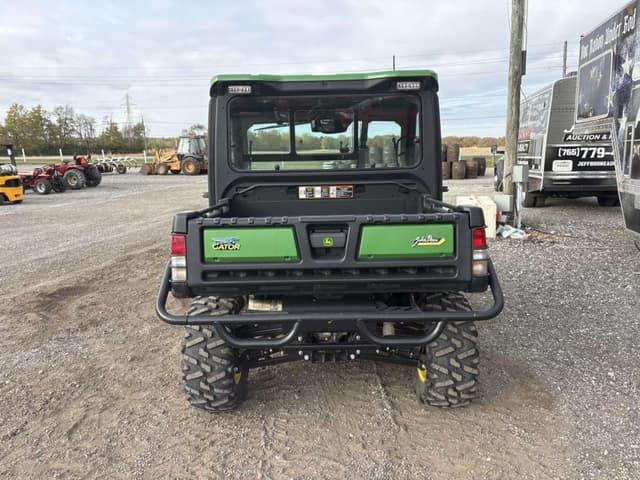 Image of John Deere XUV 835R equipment image 3