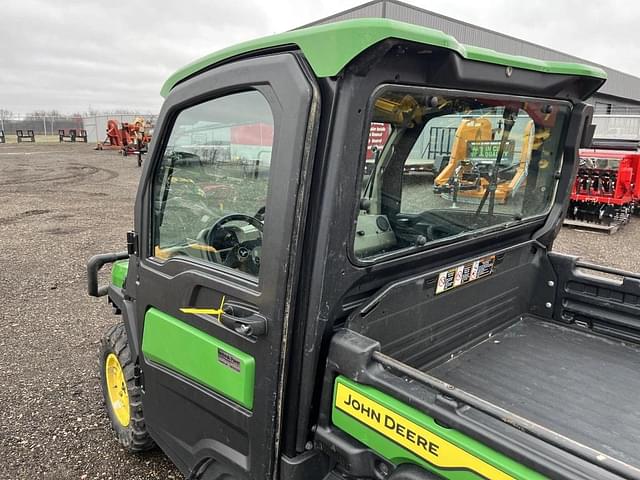 Image of John Deere XUV 835R equipment image 4