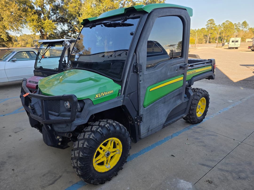 Image of John Deere XUV 835R Primary image