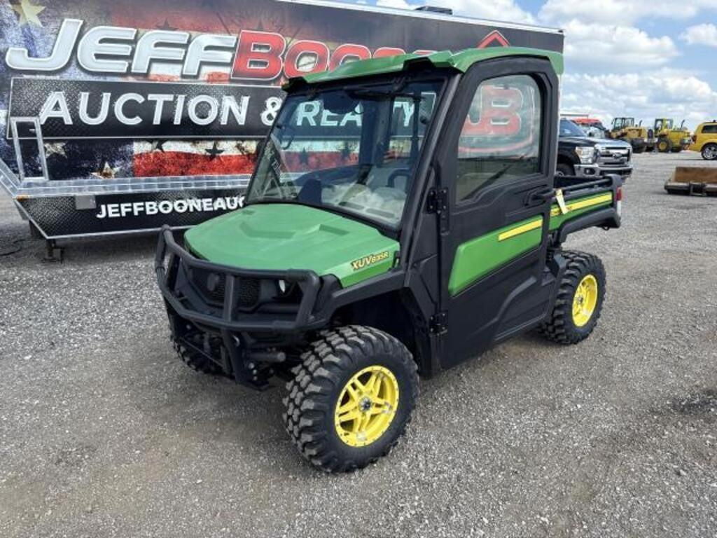 Image of John Deere XUV 835R Primary image