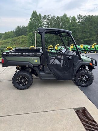 John Deere XUV 845M Equipment Image0
