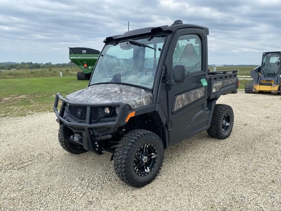 John Deere XUV 845R  Equipment Image0