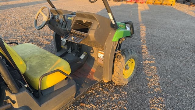 Image of John Deere XUV 550 equipment image 4