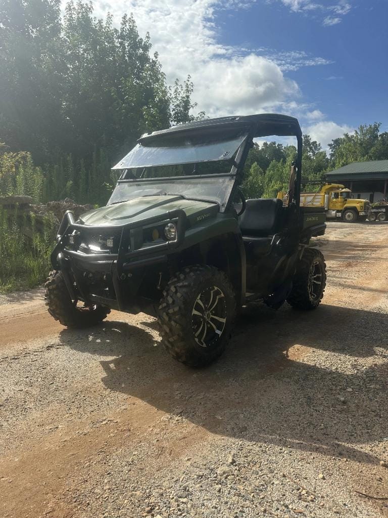John Deere XUV 590 Equipment Image0