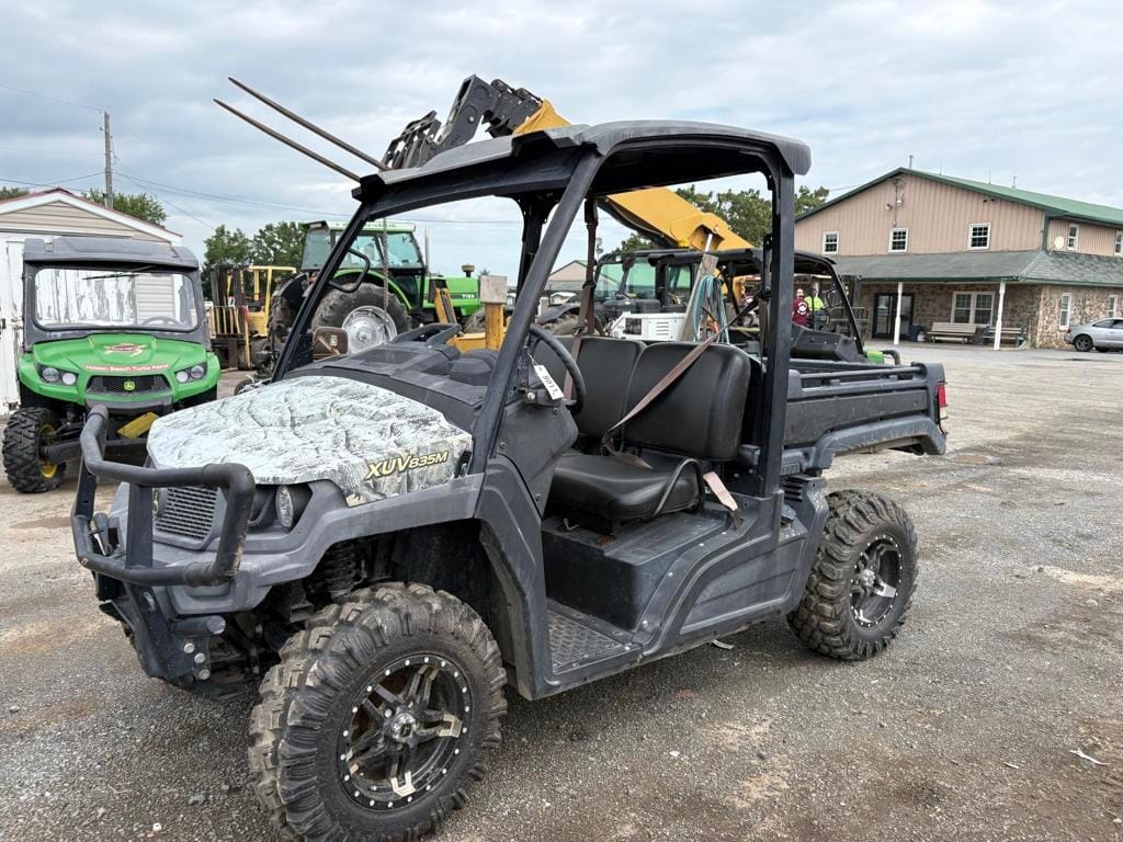 John Deere XUV 825M S4 Equipment Image0