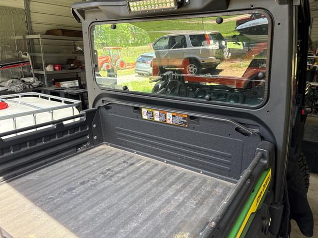 Image of John Deere XUV 835M equipment image 4