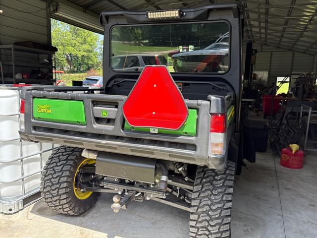 Image of John Deere XUV 835M equipment image 3
