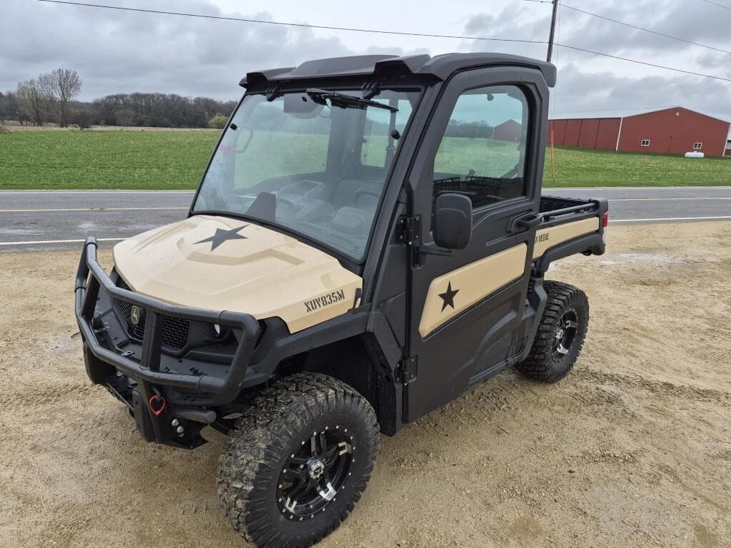 Image of John Deere XUV 835M Primary image