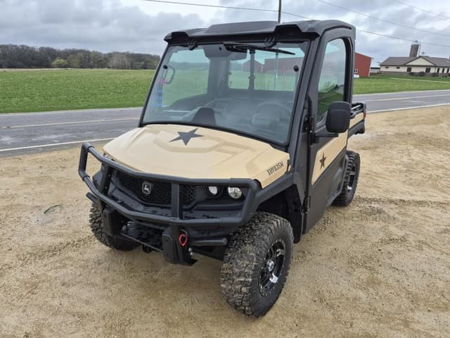 Image of John Deere XUV 835M equipment image 1