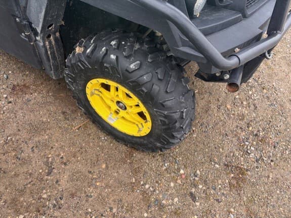 Image of John Deere XUV 835M equipment image 2