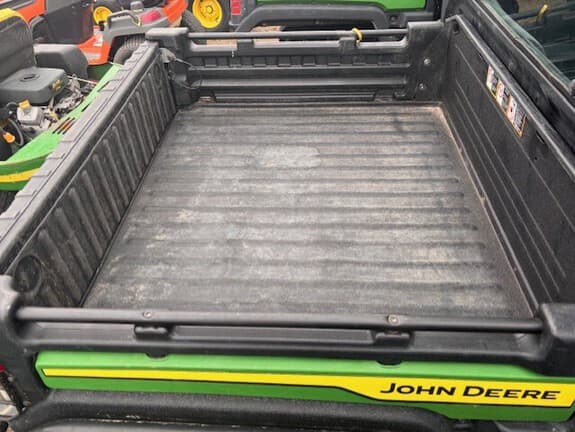Image of John Deere XUV 835M equipment image 1