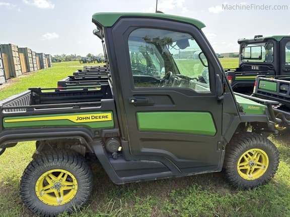 Image of John Deere XUV 835R equipment image 1