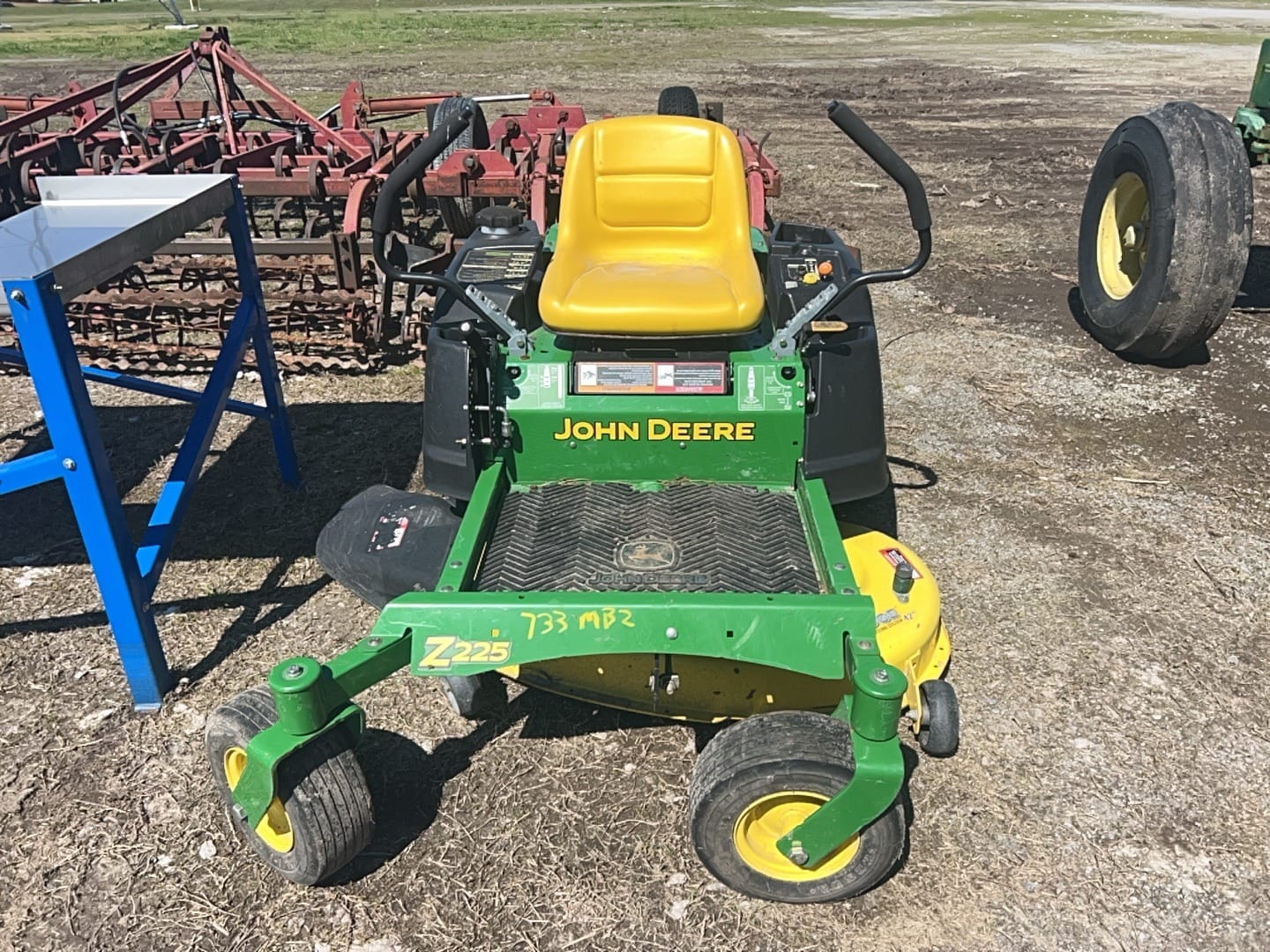 John Deere Z225 Equipment Image0