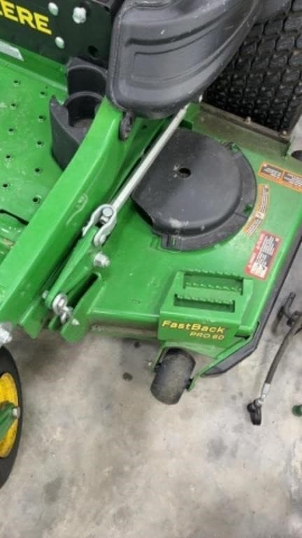 Image of John Deere Z930M equipment image 1