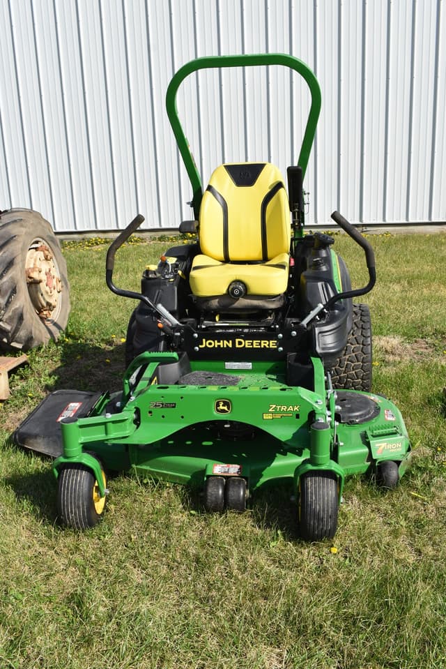 Image of John Deere Z930M equipment image 1