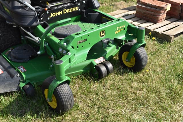 Image of John Deere Z930M equipment image 3