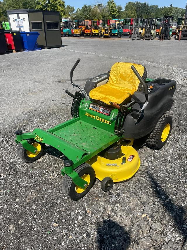 Image of John Deere Z225 equipment image 1