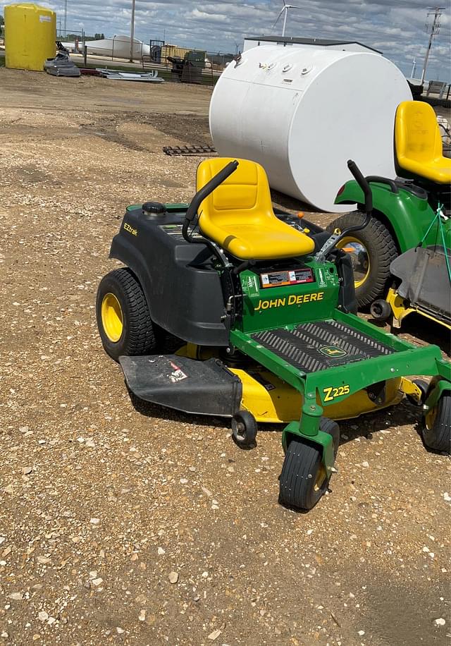 Image of John Deere Z225 equipment image 1