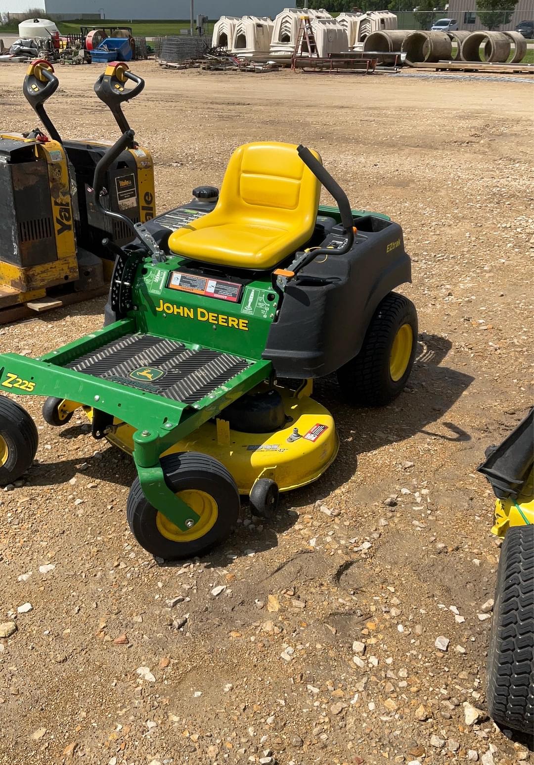 Image of John Deere Z225 Primary image