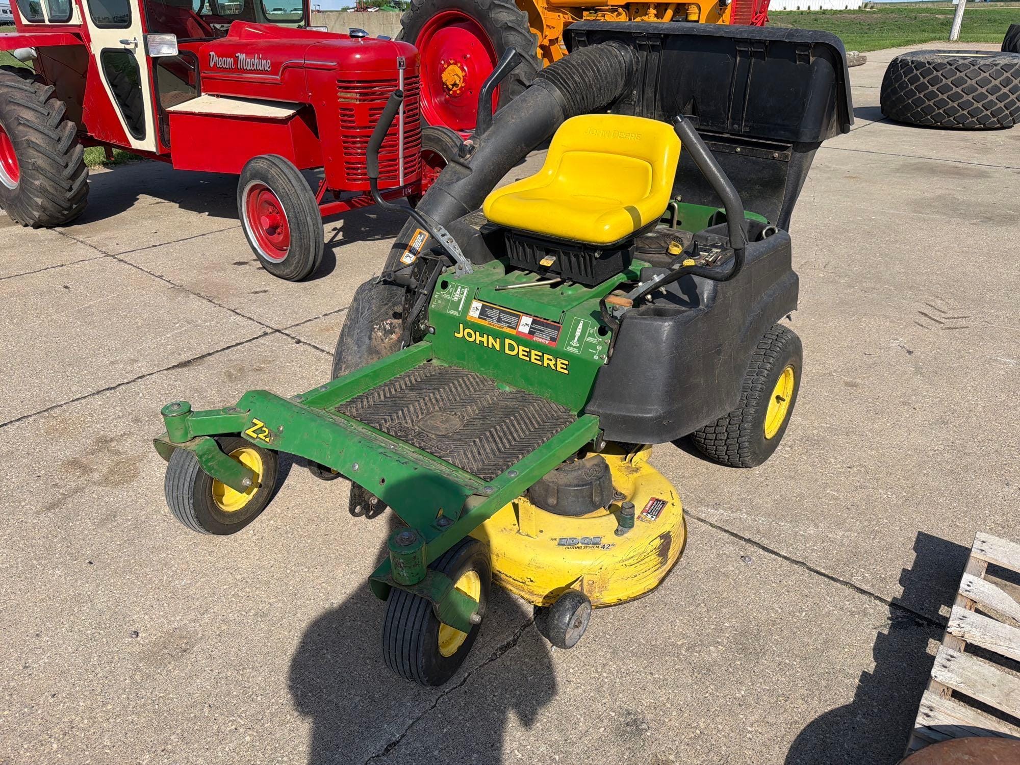 John Deere Z225 Equipment Image0