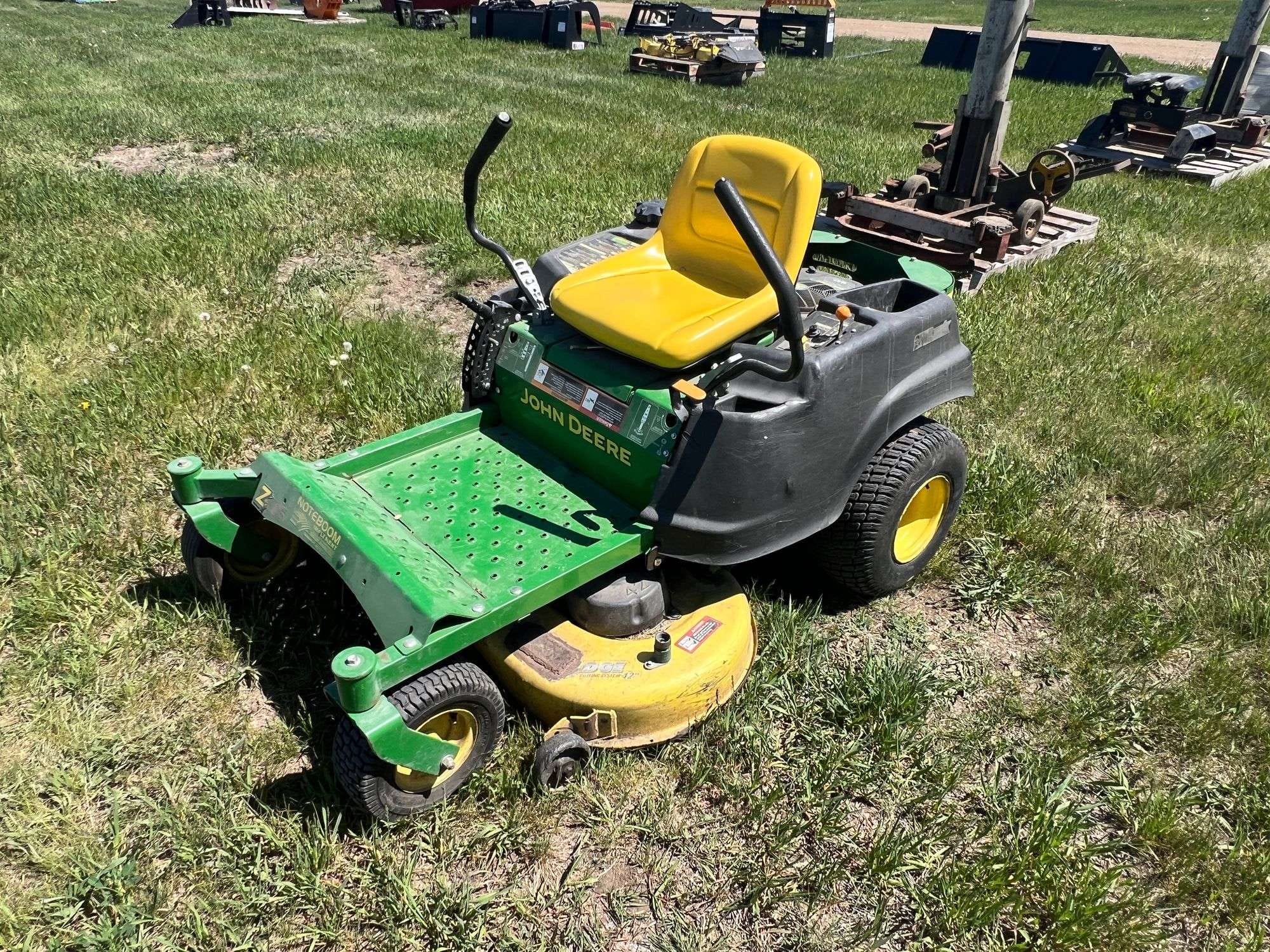 2012 John Deere Z225 Equipment Image0