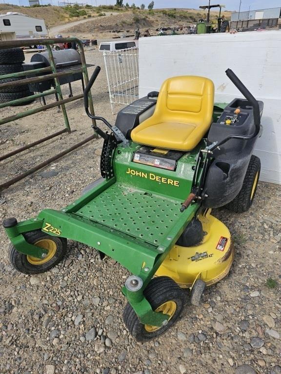 Image of John Deere Z225 Primary image