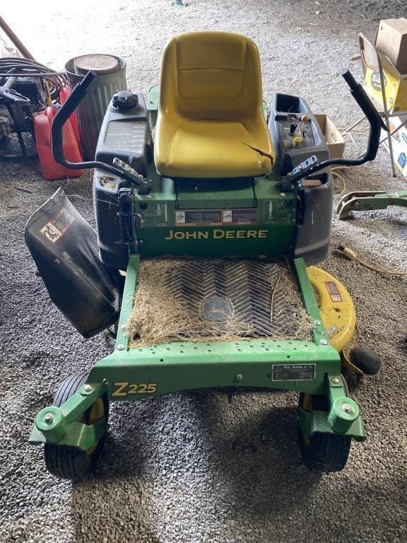 Main image John Deere Z225