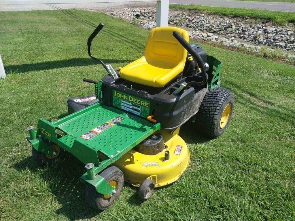 Image of John Deere Z235 Primary image