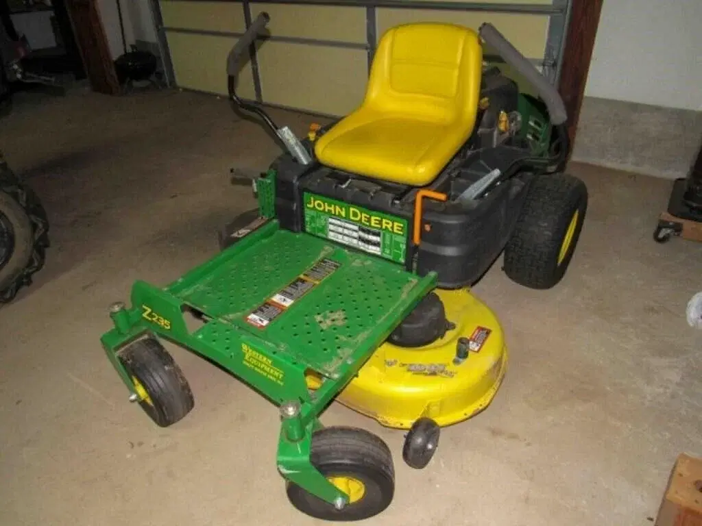 Image of John Deere Z235 Primary image