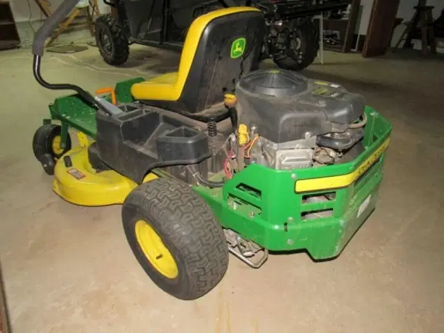 Image of John Deere Z235 equipment image 2