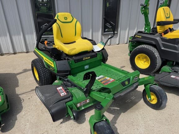 Image of John Deere Z320M equipment image 2