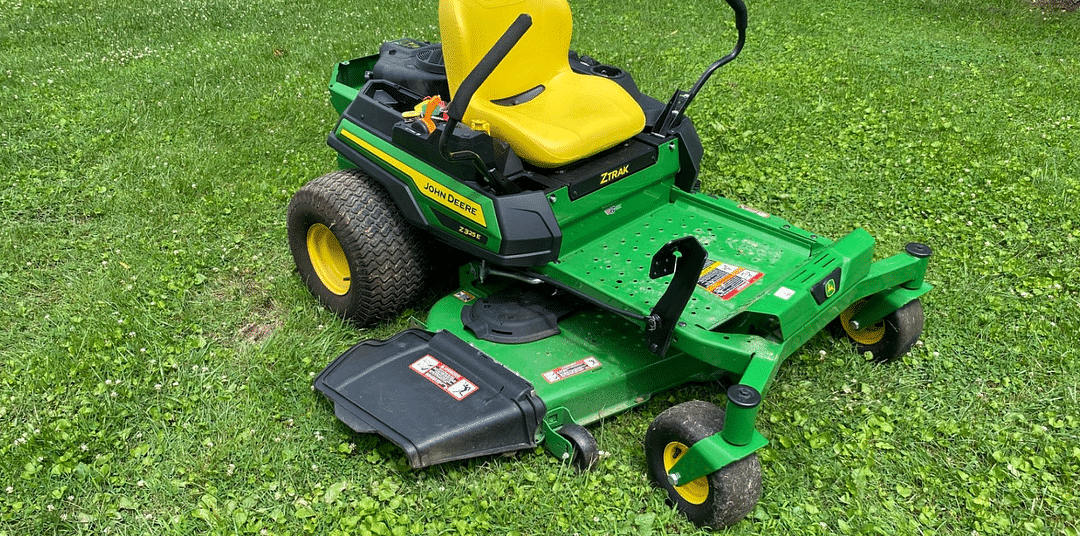 Image of John Deere Z325E Primary image