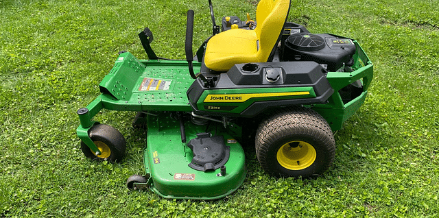 Image of John Deere Z325E equipment image 3