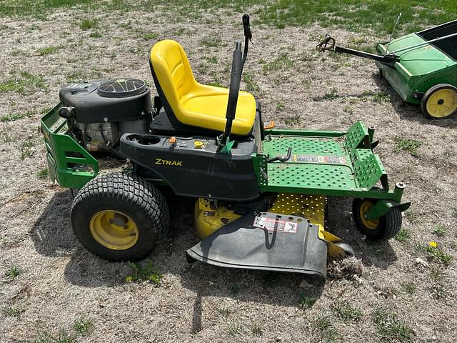 Image of John Deere Z335E equipment image 3