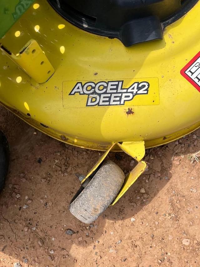 Image of John Deere Z335E equipment image 3