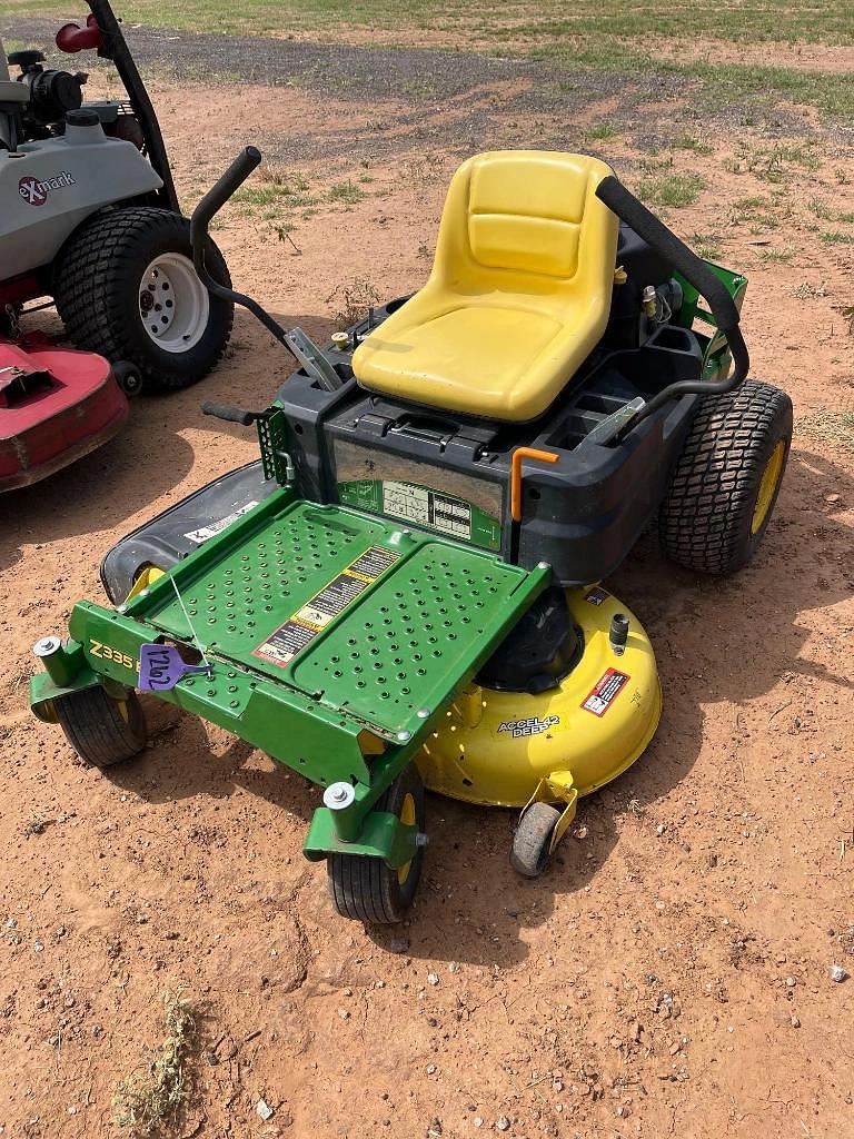 Image of John Deere Z335E Primary image