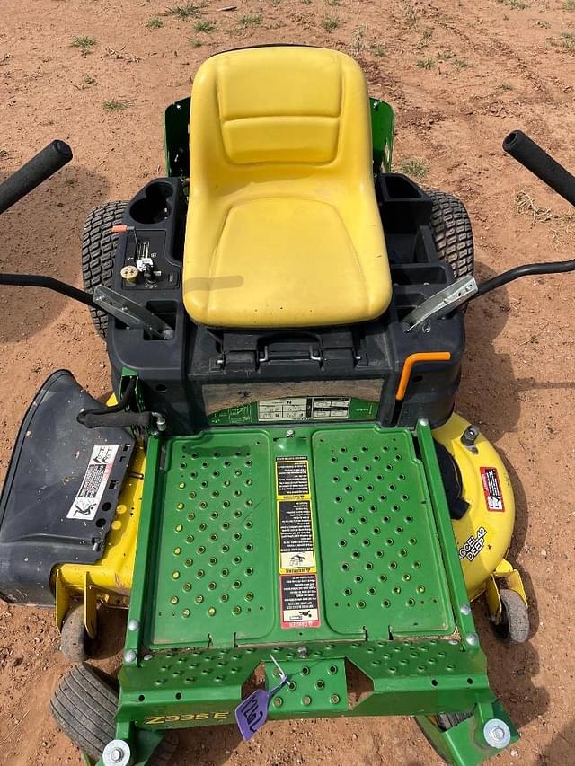Image of John Deere Z335E equipment image 2