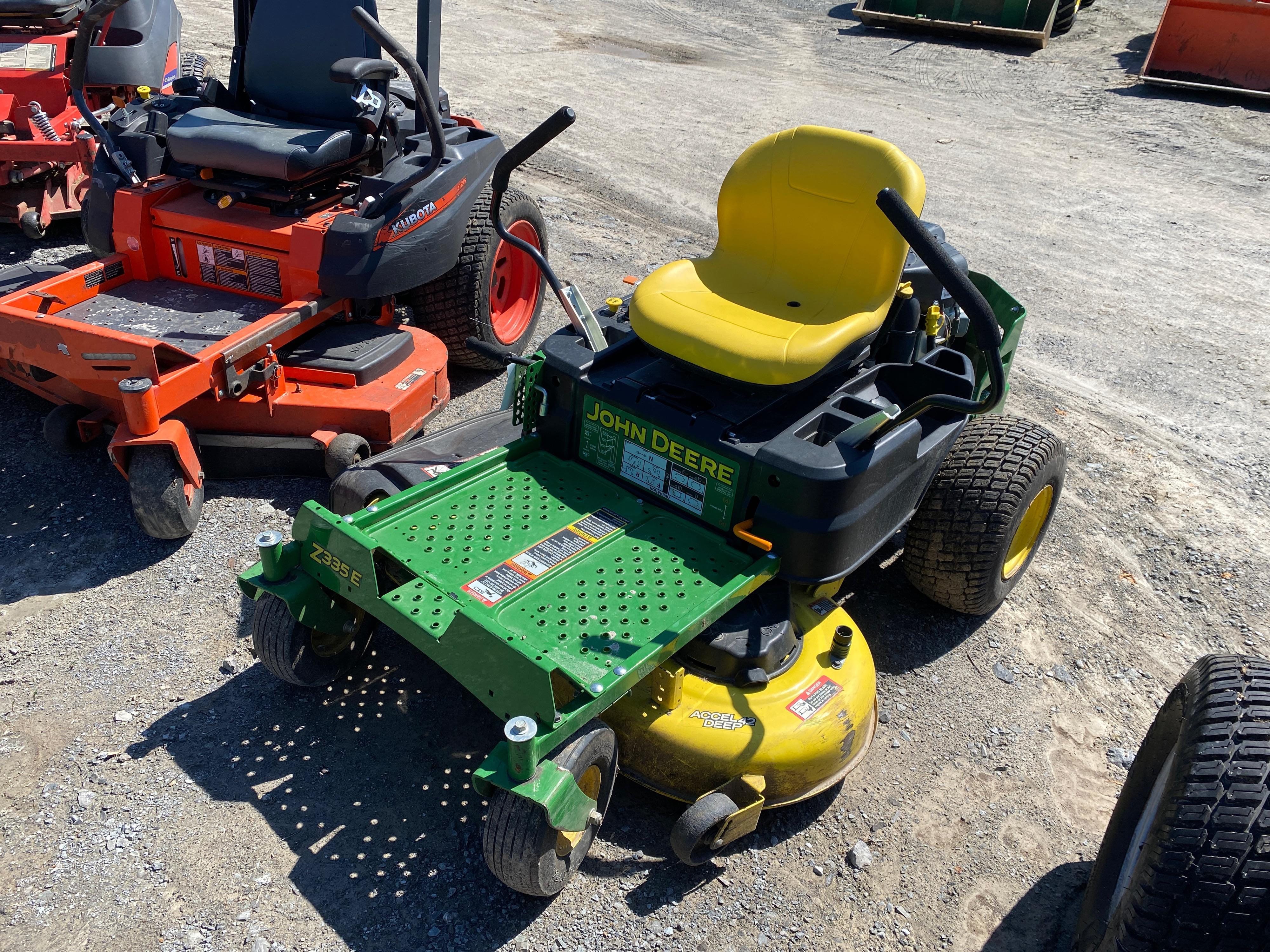 Main image John Deere Z335E