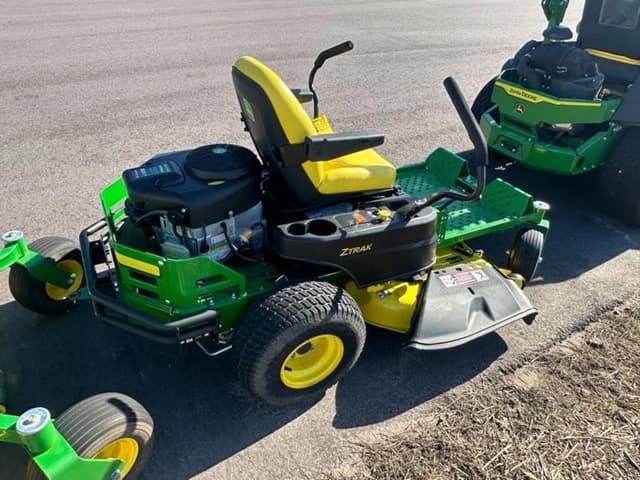 Image of John Deere Z335M equipment image 2